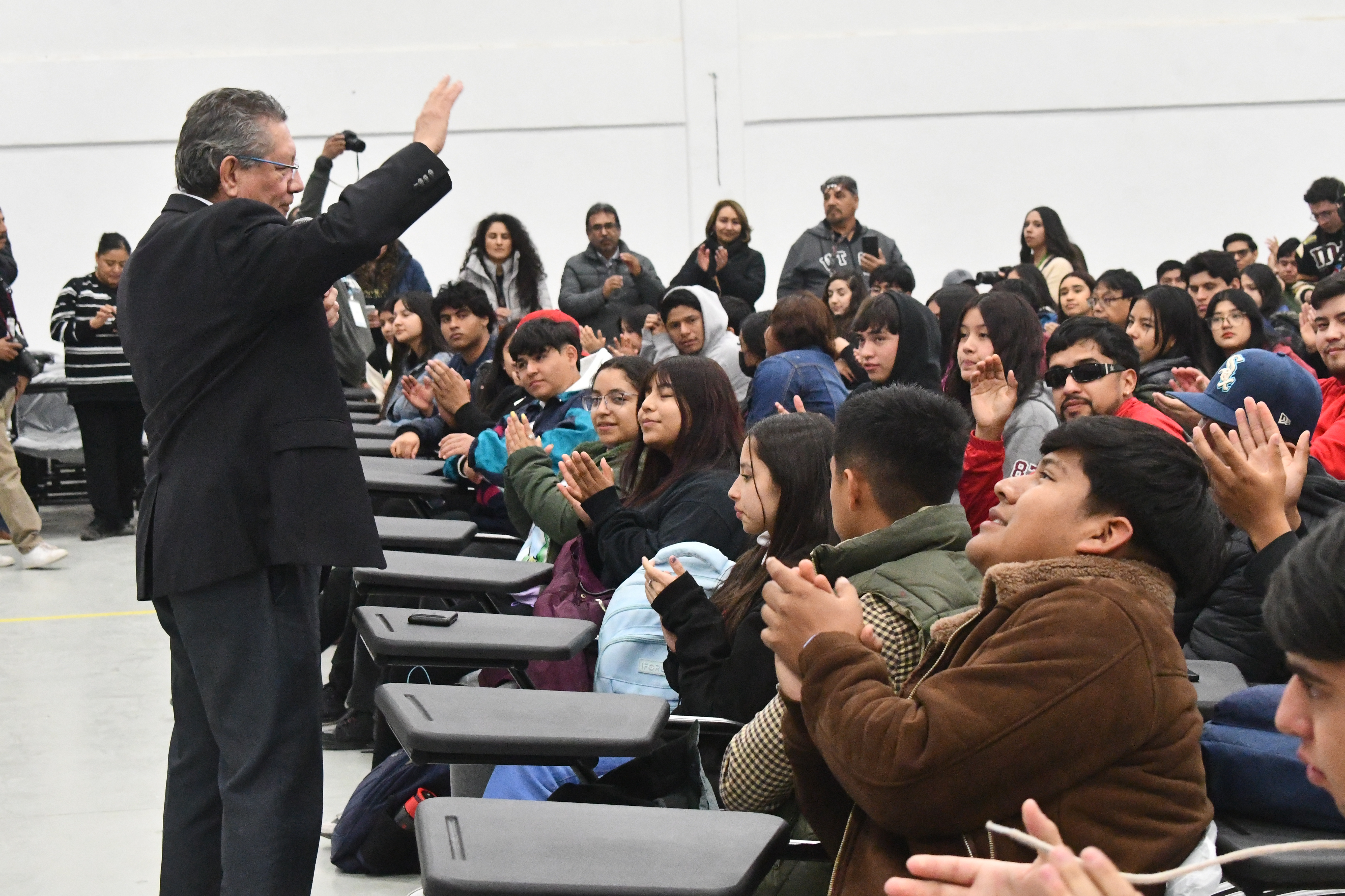 https://www.utcj.edu.mx/Noticias/PublishingImages/default/DSC_2702.JPG