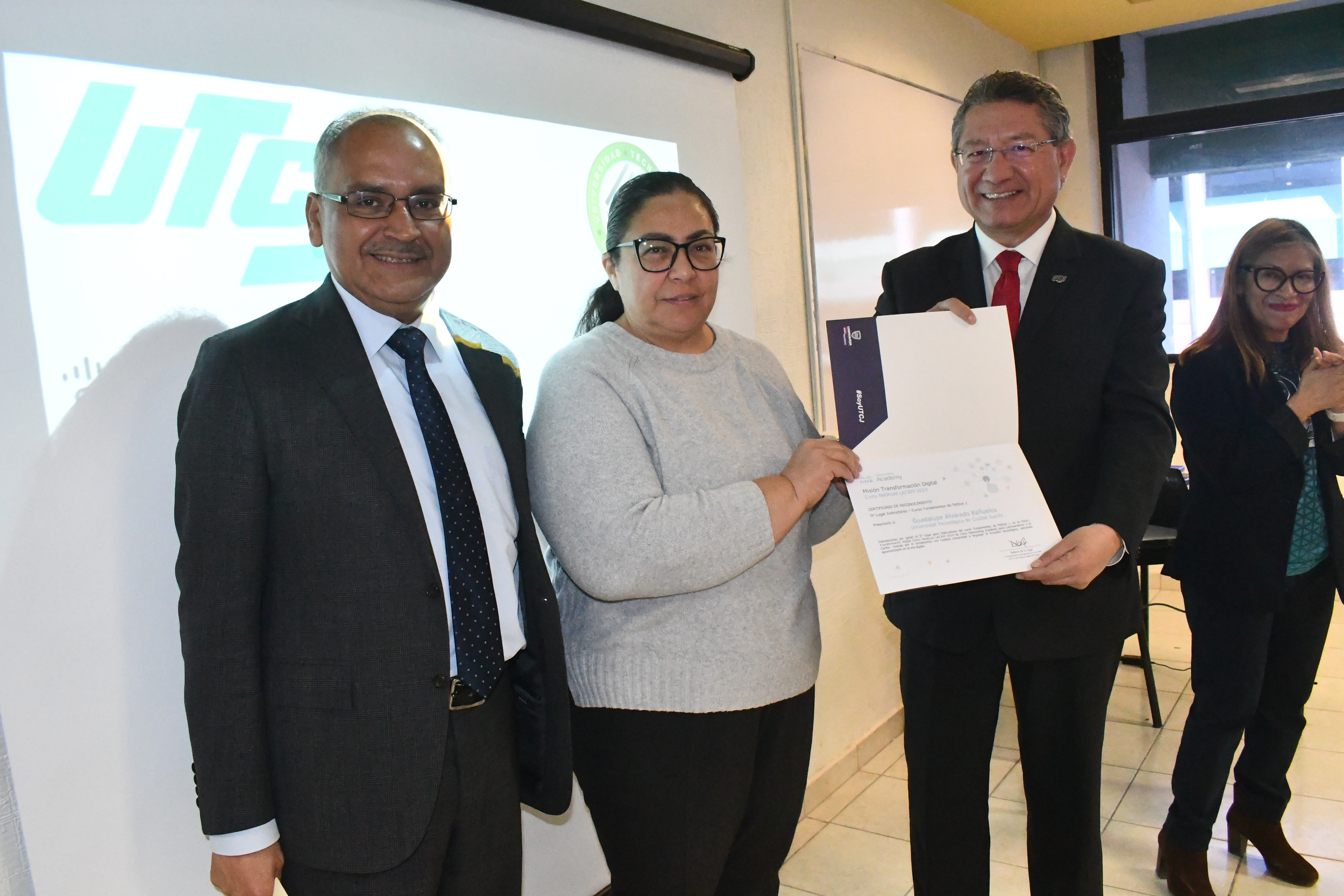 https://www.utcj.edu.mx/Noticias/PublishingImages/default/DSC_3228.JPG
