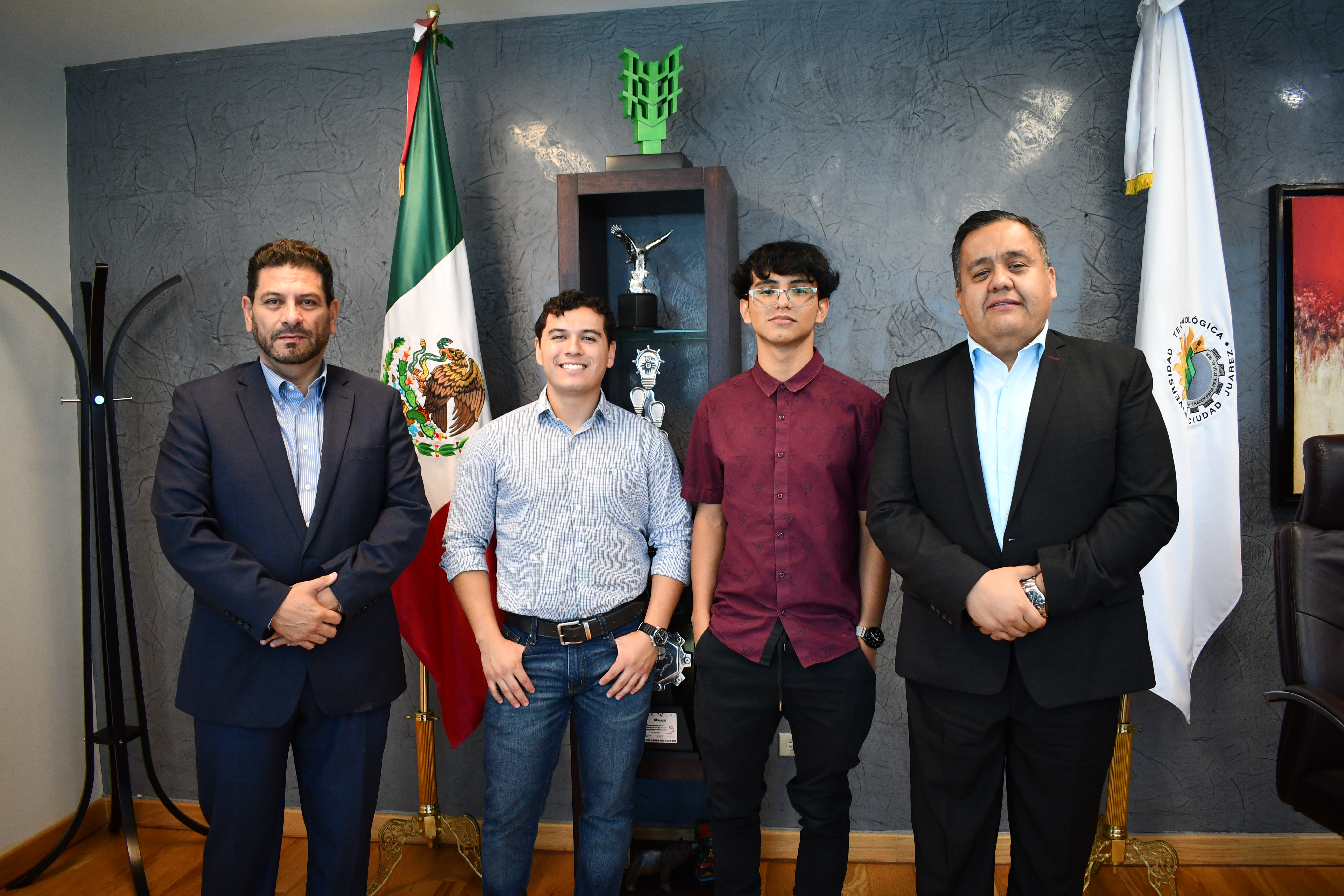 https://www.utcj.edu.mx/Noticias/PublishingImages/default/DSC_3516.JPG