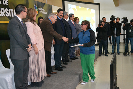 becas uni 2 2018.jpg