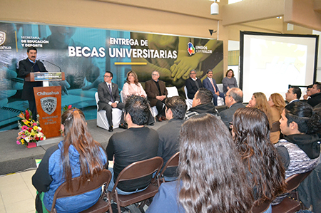 becas uni 2018.jpg
