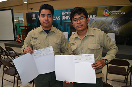 becas uni 3 2018.jpg